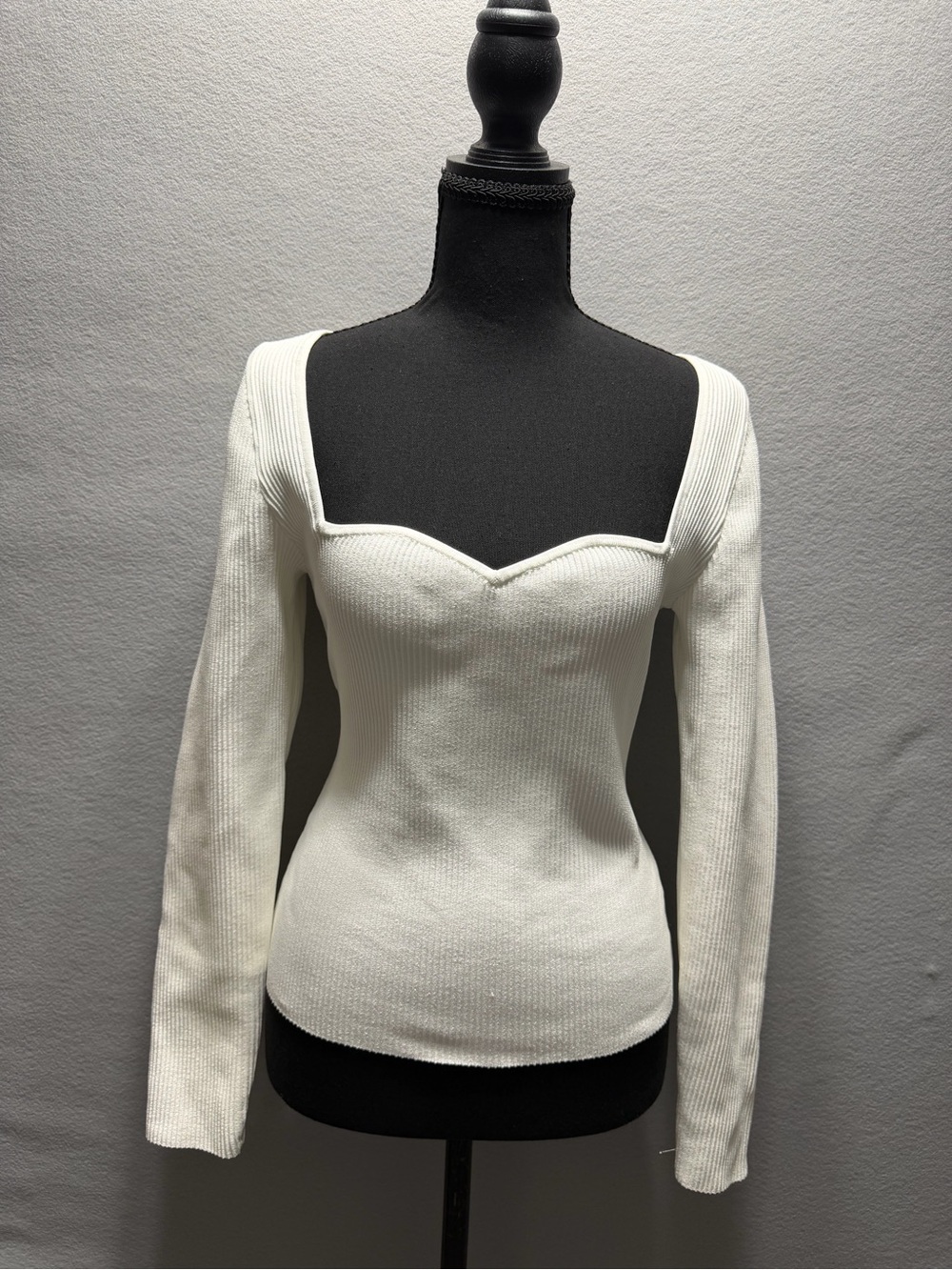 Aritzia Babaton Sculpt Knit Long Sleeve Top Large Womens Ivory Ribbed Pullover